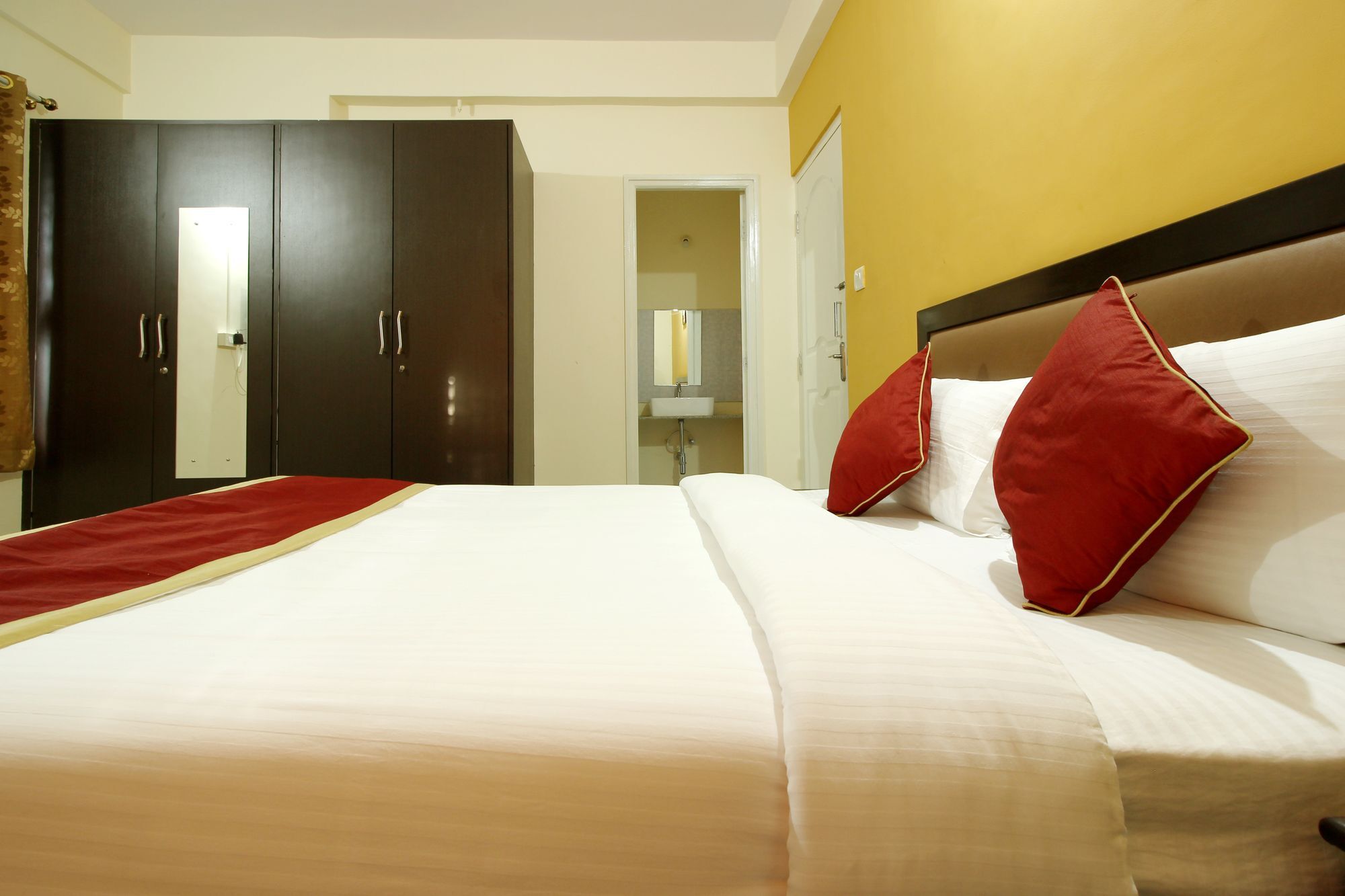 The Banjaara Suites Bangalore Exterior photo